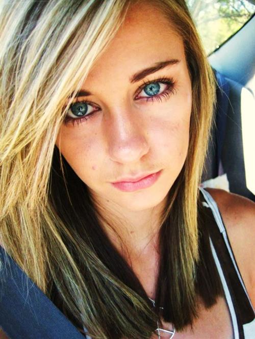 Nichole Alleaume taking a selfie