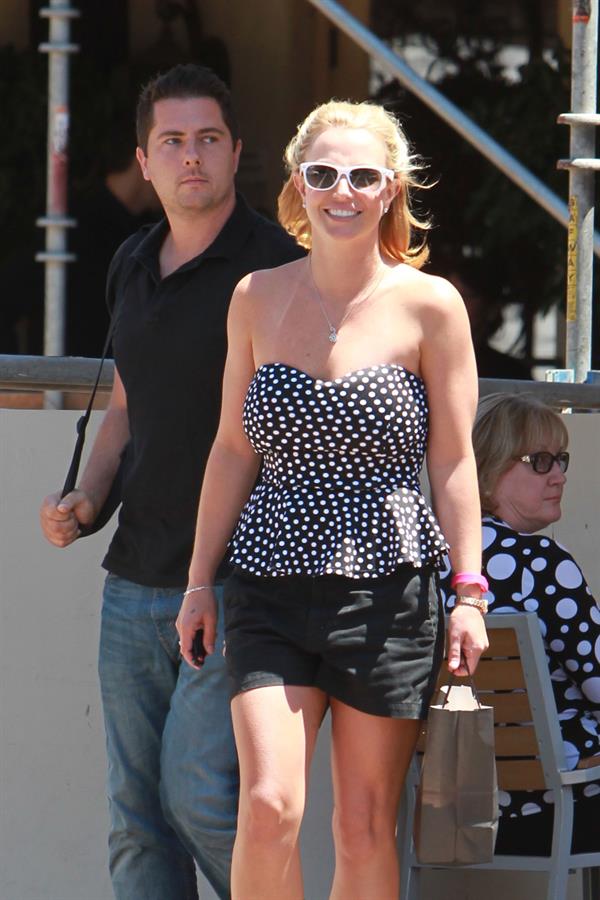 Britney Spears shopping in Westlake Village August 13, 2014