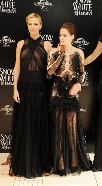 Charlize Theron and Kristen Stewart at the  Snow White And The Huntsman  World Premiere, May 14, 2012