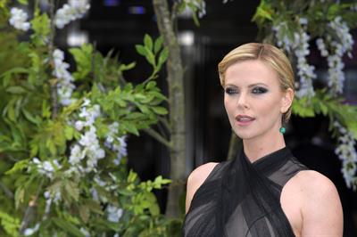 Charlize Theron and Kristen Stewart at the  Snow White And The Huntsman  World Premiere, May 14, 2012