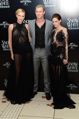 Charlize Theron and Kristen Stewart at the  Snow White And The Huntsman  World Premiere, May 14, 2012