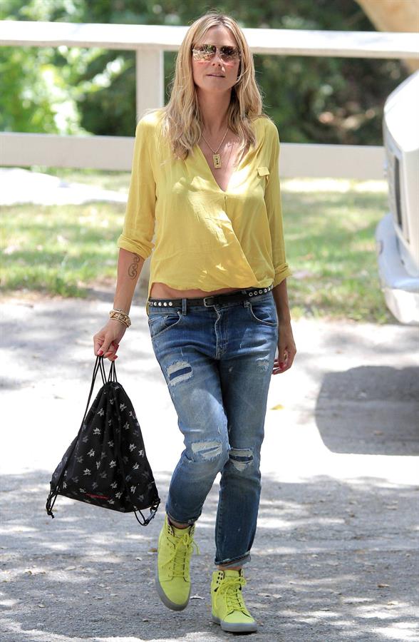 Heidi Klum out for lunch in Brentwood in a yellow shirt