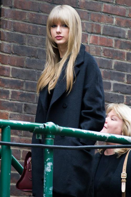 Taylor Swift rehearsal candids for 2013 Victoria’s Secret Fashion Show in New York, November 12, 2013 