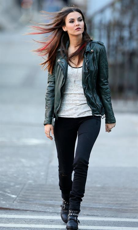 Victoria Justice – “Eye Candy” set in New York 11/13/13  