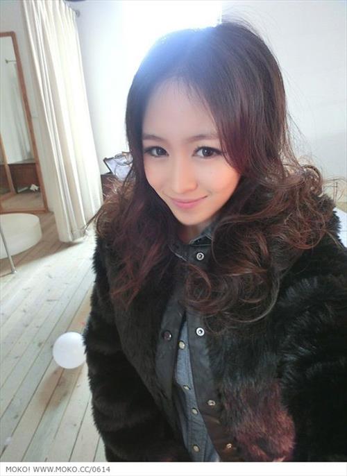 Ren Ying taking a selfie