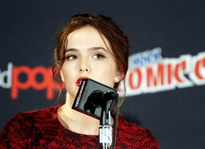 Zoey Deutch – “Vampire Academy” Panel NYCC 10/11/13  