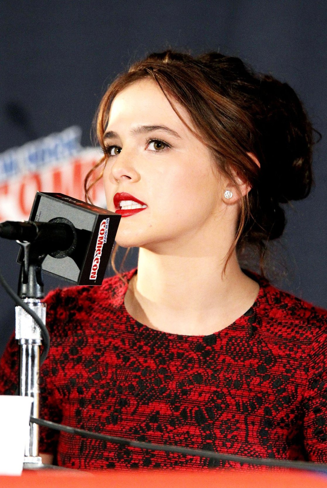 Zoey Deutch – “Vampire Academy” Panel NYCC 10/11/13  