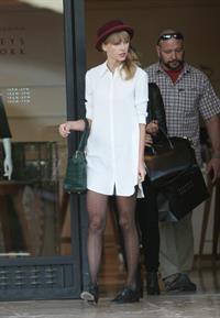 Taylor Swift – Barneys New York in Beverly Hills 9/29/13  