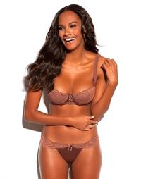 Eve Tramunt in lingerie