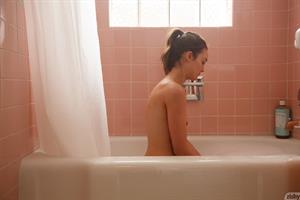 Sena Ostra Nude Pictures Wet Laina