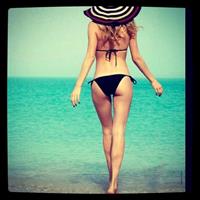 Doutzen Kroes in a bikini - ass