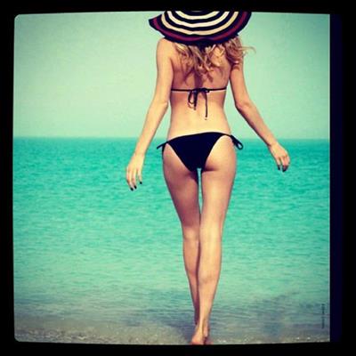 Doutzen Kroes in a bikini - ass