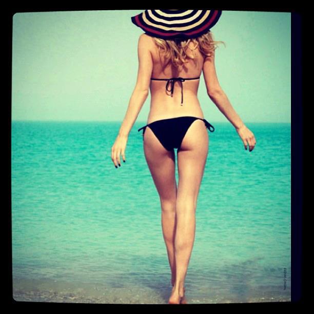 Doutzen Kroes in a bikini - ass