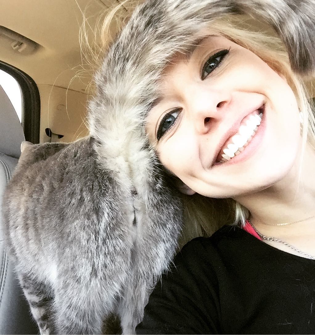 Alexa Knierim taking a selfie