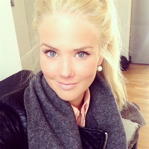 Silje Norendal taking a selfie