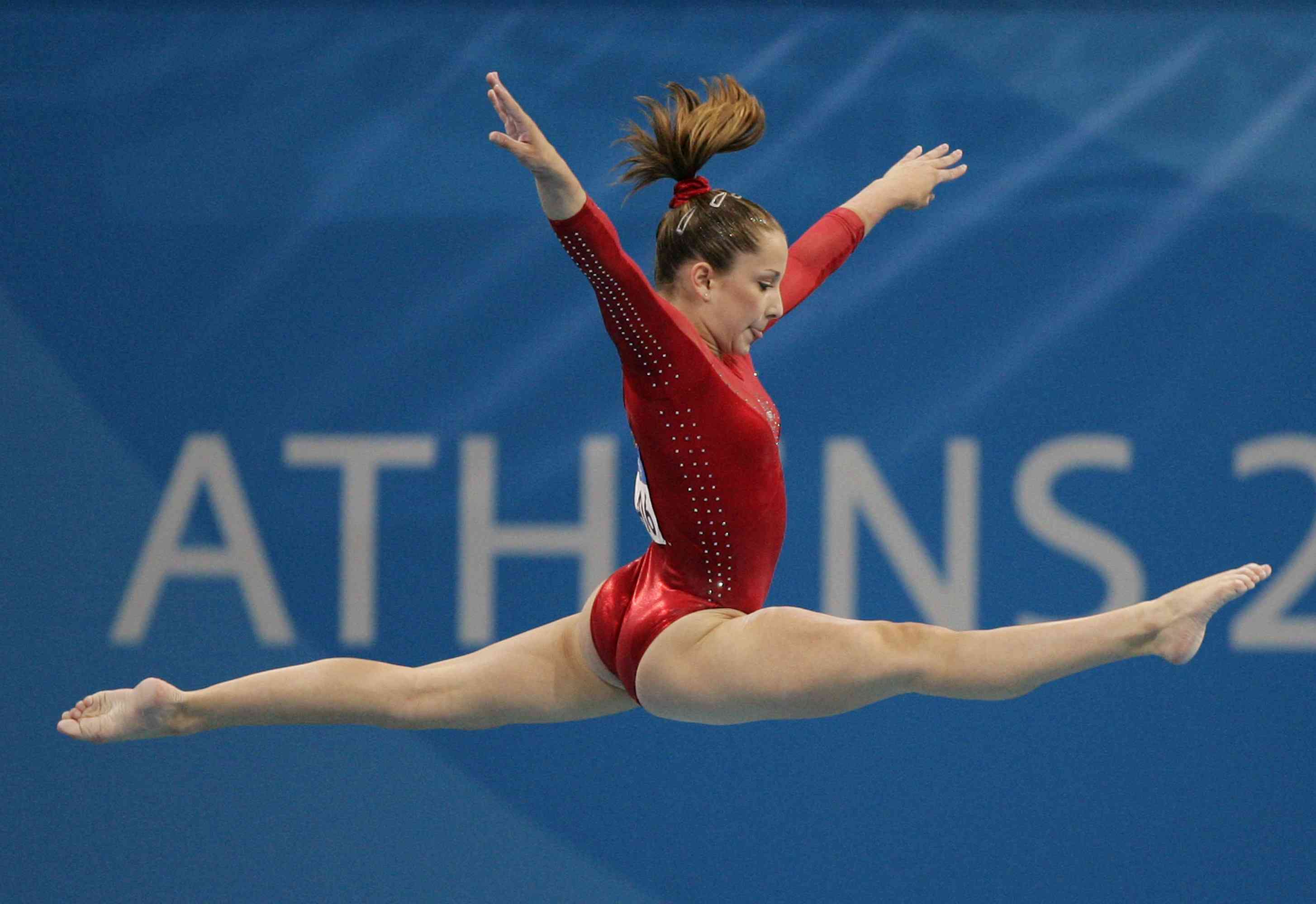 22 гимнастика. Carly Patterson gymnast. Афины 2004 спортивная гимнастика. Олимпиада 2004 спортивная гимнастика женщины. Лили Паттерсон гимнастка.