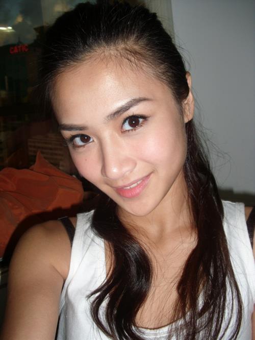 Dada Lo taking a selfie