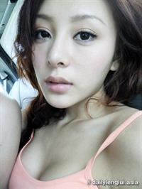 Jeana Ho taking a selfie