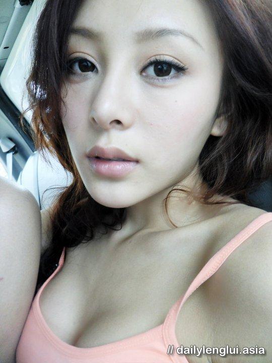 Jeana Ho taking a selfie