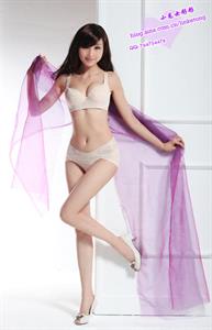 Lin Ke Tong in lingerie