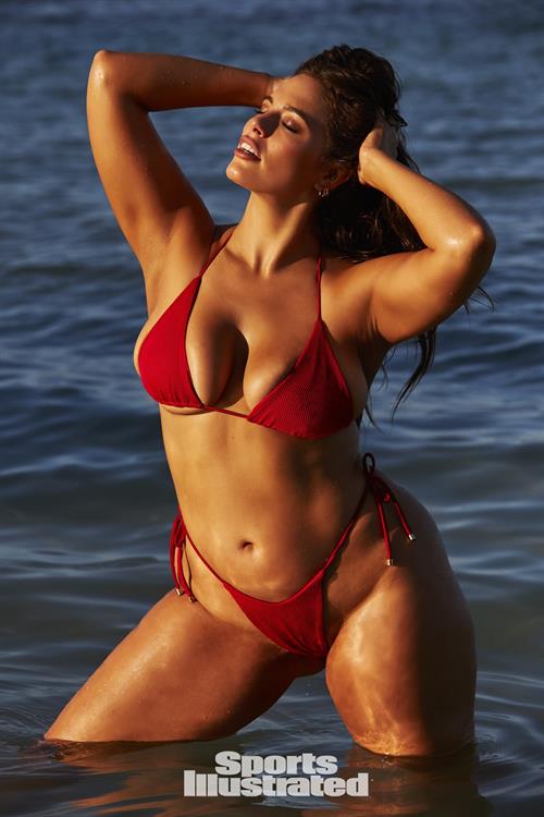 Ashley Graham Bikini Pictures Ashley Graham in Sports Illustrated 2018