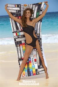 Robin Holzken in Sports Illustrated 2018