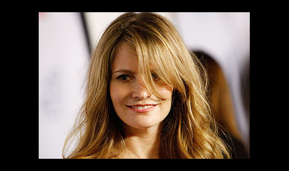 Jennifer Jason Leigh