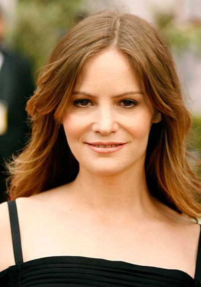 Jennifer Jason Leigh