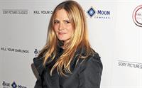 Jennifer Jason Leigh