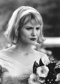 Jennifer Jason Leigh