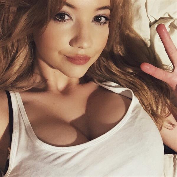 Elizabeth Rose taking a selfie