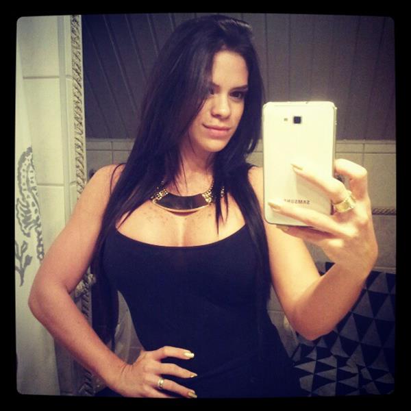 Michelle Lewin taking a selfie