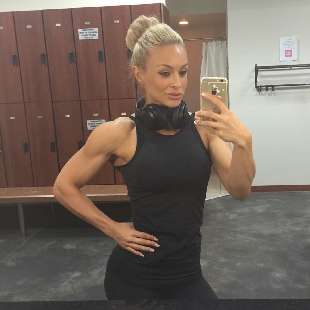 Noemi Olah taking a selfie