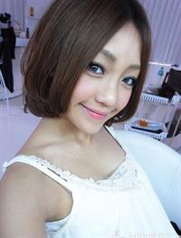 Nikki Hsieh taking a selfie