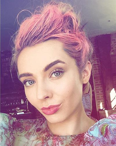 Lauren Offin taking a selfie