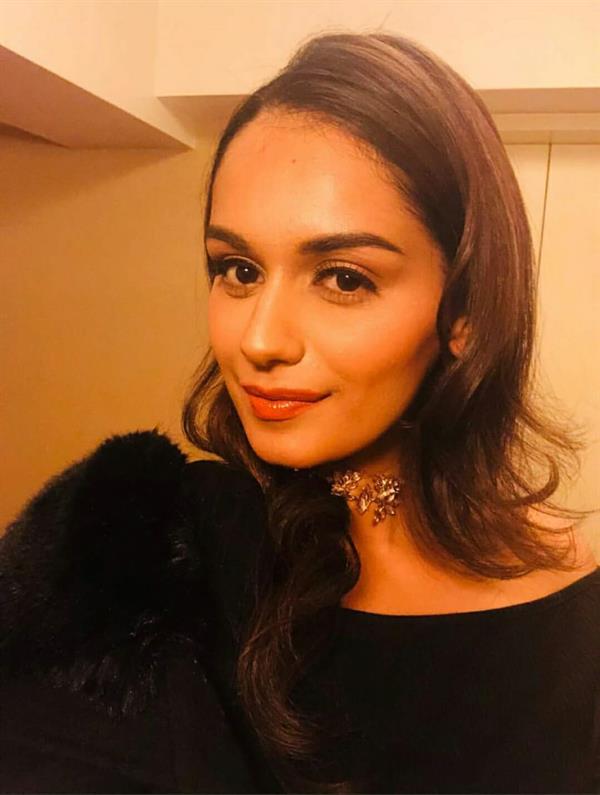 Manushi Chhillar taking a selfie