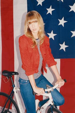 Taylor Swift 2013 Tung Walsh Photoshoot For Wonderland Journal 