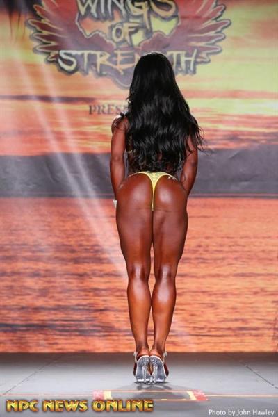 Yarishna Ayala Otero in a bikini taking a selfie