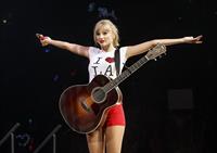 Taylor Swift  Red  Tour - Concert at the Staples Center in Los Angeles - August 19, 2013 