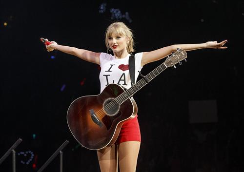 Taylor Swift  Red  Tour - Concert at the Staples Center in Los Angeles - August 19, 2013 