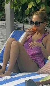 Nicole Richie bikini pictures