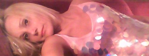 Heidi Robinson taking a selfie