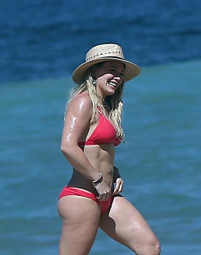 Hilary Duff sexy bikini pics