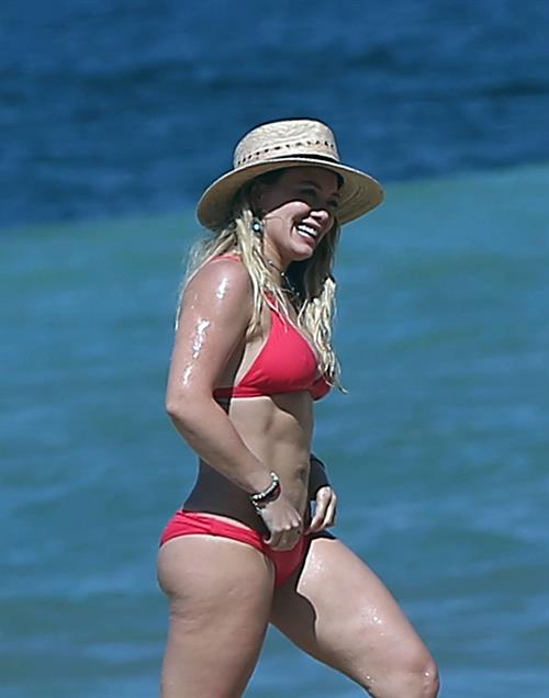 Hilary Duff sexy bikini pics