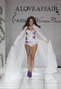 Hana Nitsche in lingerie