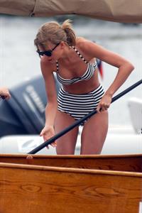 Taylor Swift paddleboarding in Westerly, Massachusetts 7/28/13 
