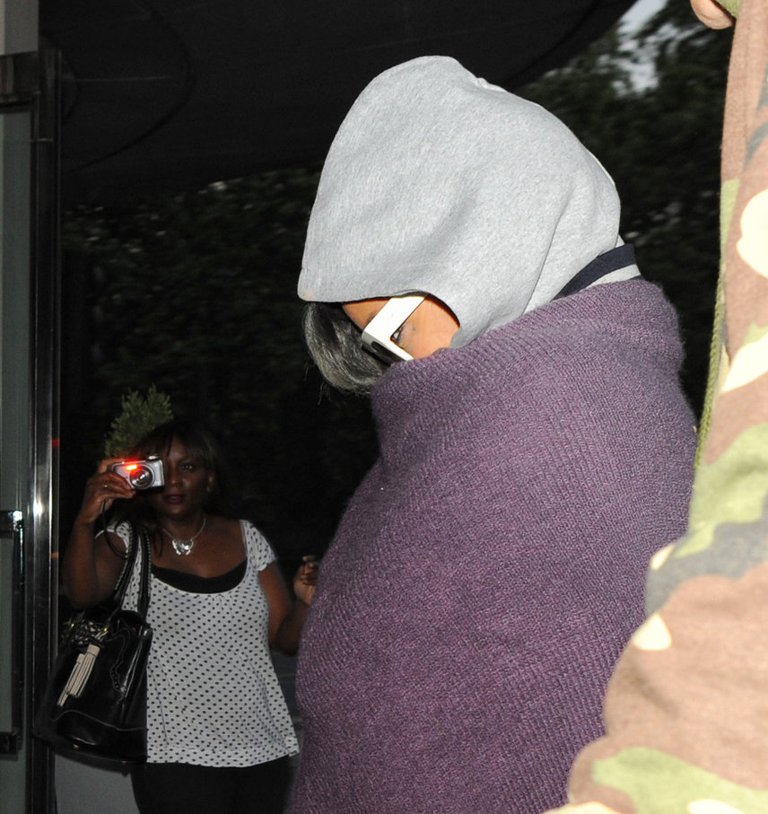 Rihanna - Covers her face while out in London (19.07.2013) 