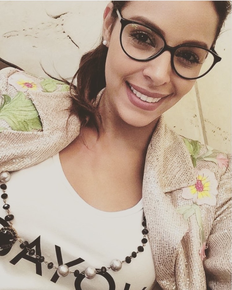 Keysi Sayago taking a selfie