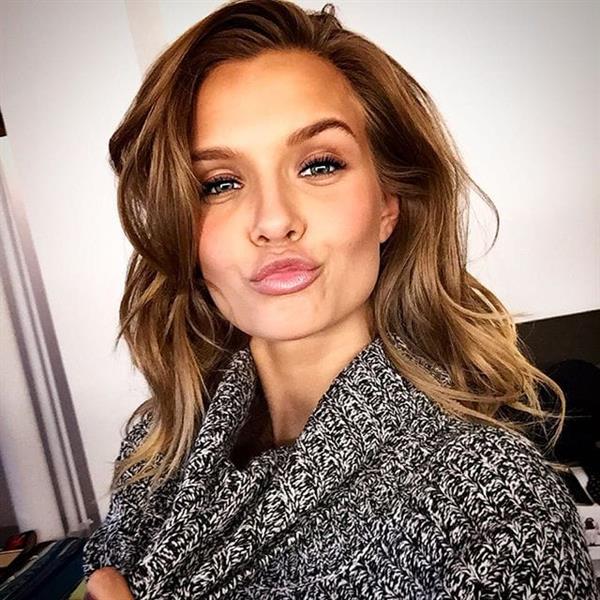 Josephine Skriver taking a selfie