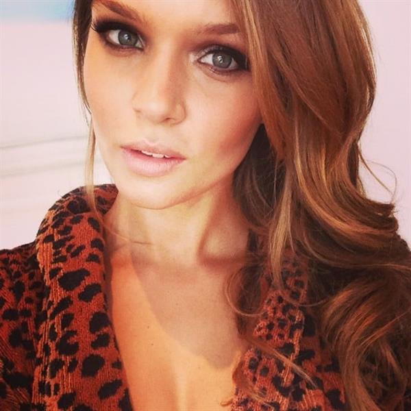 Josephine Skriver taking a selfie